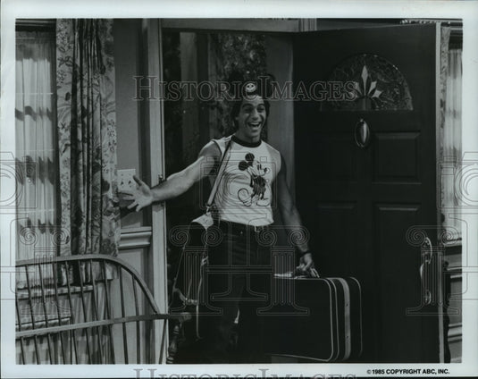 1989 Press Photo Tony Danza returns from vacations on 2-part of Who's the Boss? - Historic Images