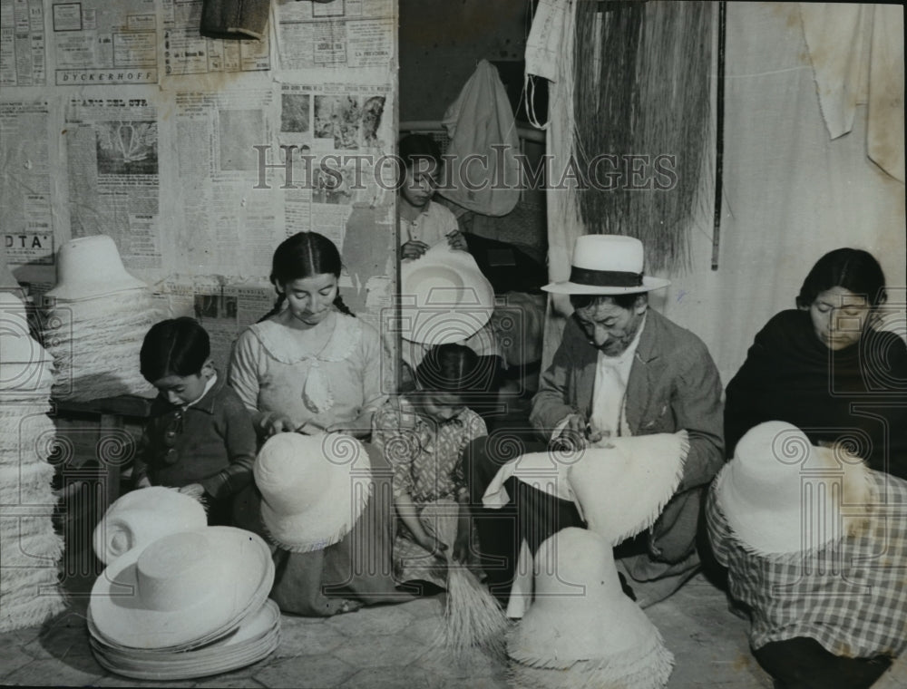 1950 Press Photo Family in Cuenca, Ecuador, weaving Panama hat - mja07440 - Historic Images