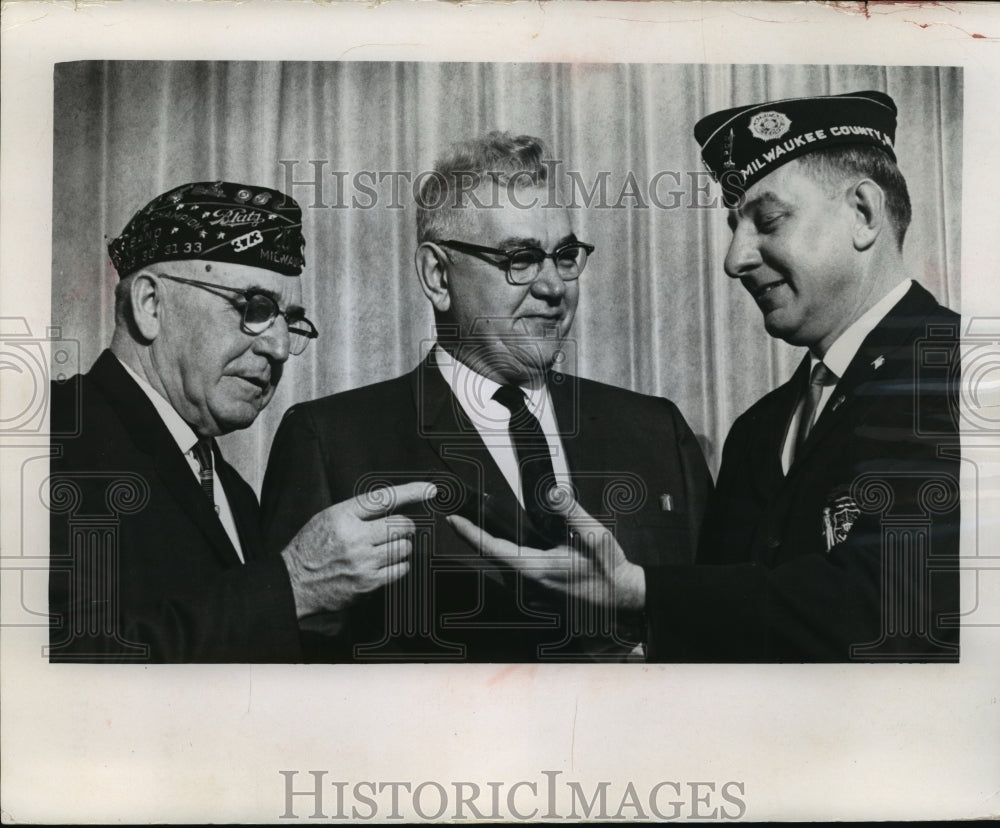 1966 Press Photo Police Chief Harold A Breier awarded by American Legion-Historic Images
