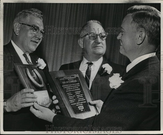 1964 Press Photo Police Chief Harold A Breier & retired chief Howard O Johnson - Historic Images