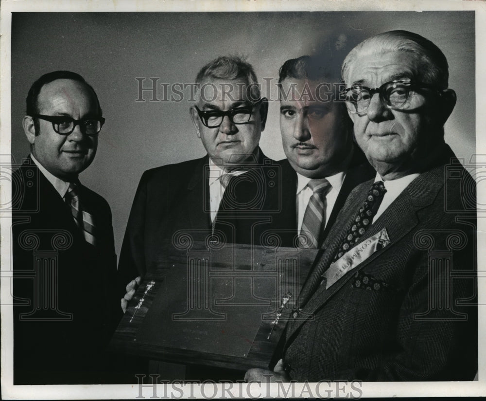 1970 Press Photo Police Chief Harold A Breier w/ Patrolman Joseph Rao-Historic Images