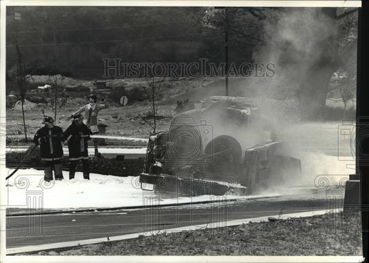 1990 Press Photo Firefighters on tanker fire at McDonalds' parking lot - Historic Images