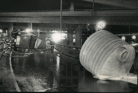 1993 Press Photo Rolled over semitrailer truck accident on Interstate-94 - Historic Images