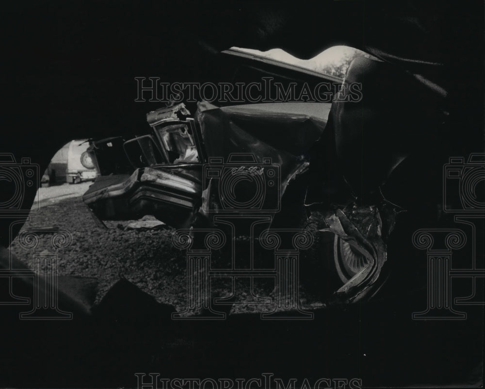 1990 Press Photo Automobile wreckage in a collision in Glendale - mja07537 - Historic Images