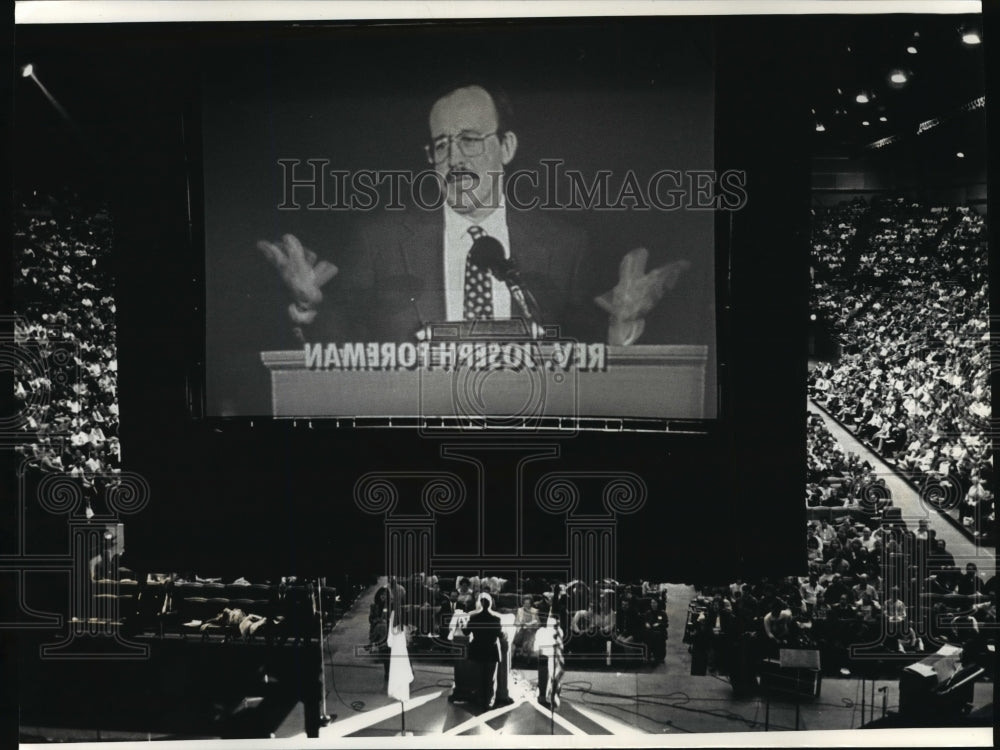 1993 Press Photo Rev. Joseph Foreman speaks to abortion foes at MECCA - Historic Images