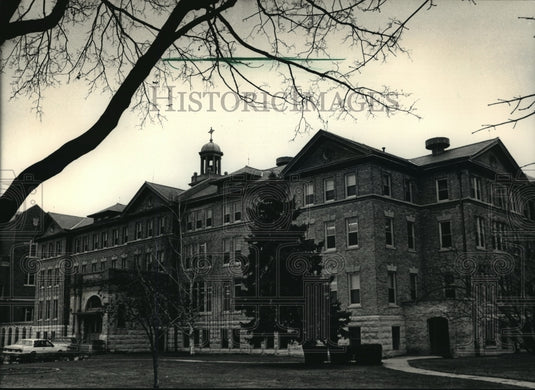 1987 Press Photo St. Mary's Academy at 3195 S. Superior St. - mja07561 - Historic Images