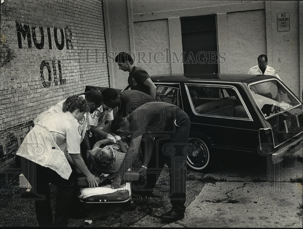 1990 Press Photo Rescuers Assists Lucille LaMarre Who Hit Langiois Food Store-Historic Images