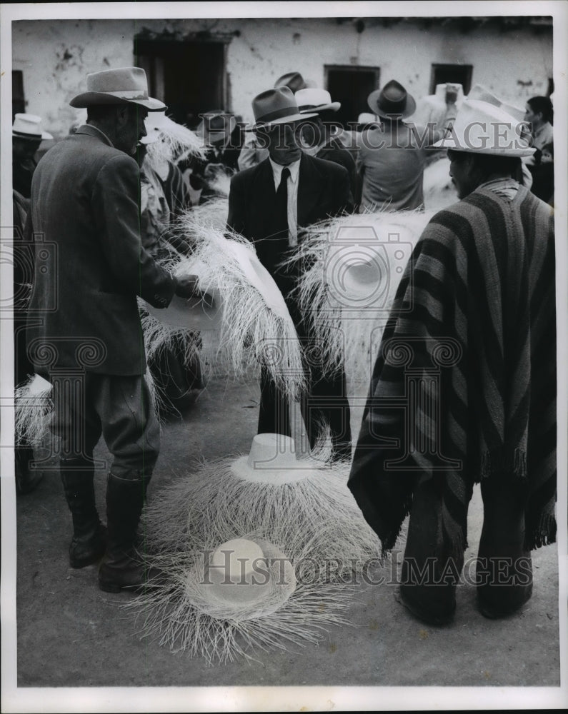 1959 Press Photo Panama Hats sold in a marrket in Cuenca, Ecuador - mja07974-Historic Images