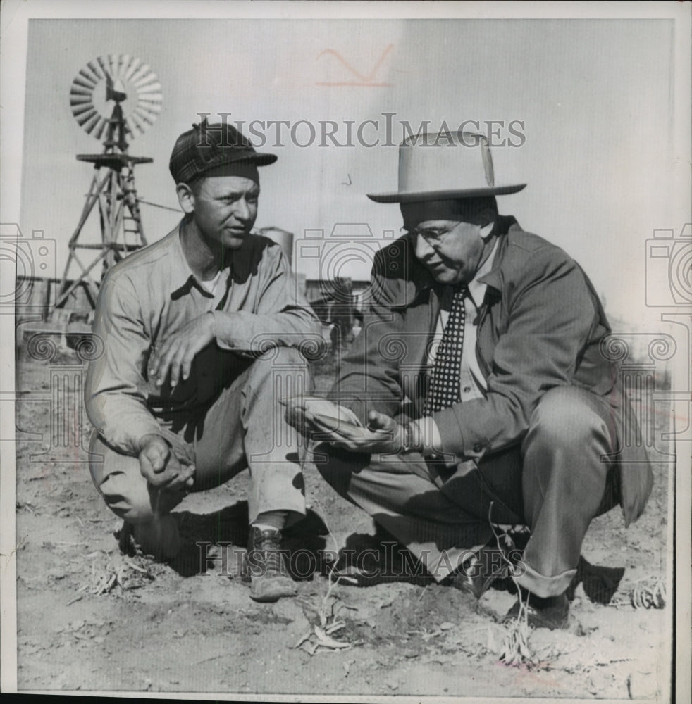 1963 Press Photo Sec. of Agriculture Benson at Jack Fronabarger ranch, Santa Fe- Historic Images