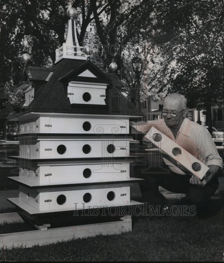 1958 Press Photo Michael Mandich w/ a 36 apartment birdhouse he built-Historic Images