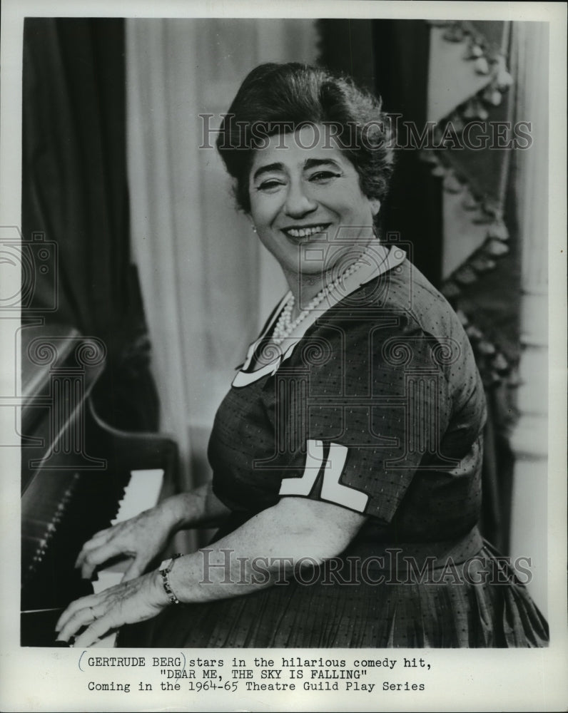 1965 Press Photo Gertrude Berg in comedy hit &quot;Dear Me, The Sky is Falling&quot;-Historic Images