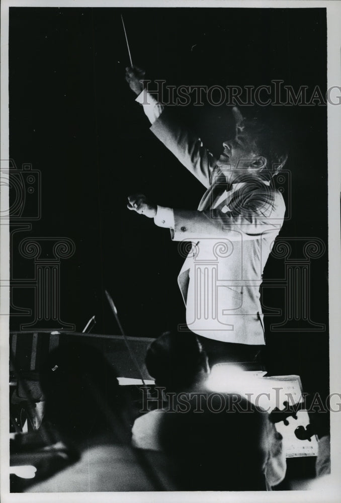 1966 Press Photo An ecstatic moment of perfect sound and symphony - mja08076-Historic Images