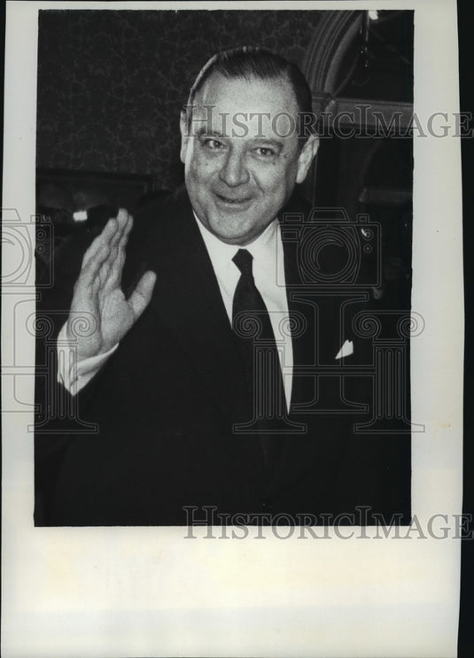 1977 Press Photo French Premier Raymonde Barre is at London's No 10 Downing St-Historic Images