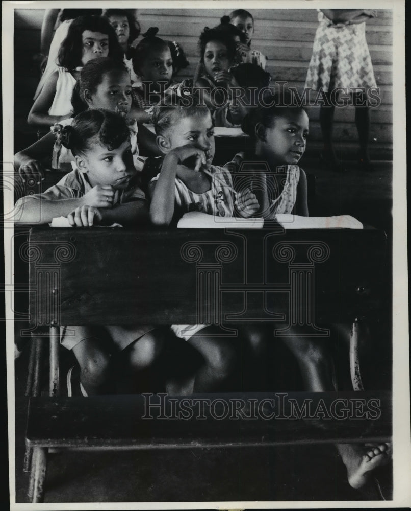 1970 Press Photo Students in a classroom in the Dominican Republic - mja08210 - Historic Images