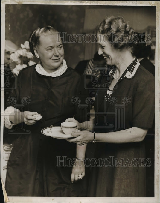 1955 Press Photo Mrs. F.F. Loock and Mrs. Myron Laskin - mja08251 - Historic Images