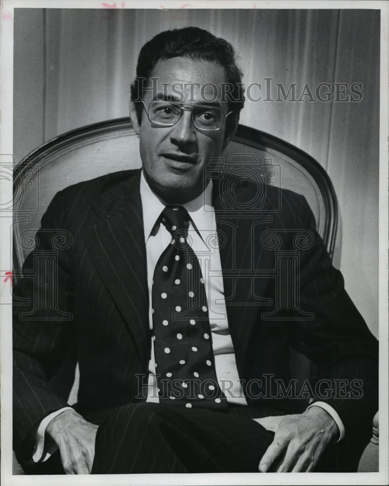 1975 Press Photo Dr. Marvin S. Belsky, New York City Internist and Author - Historic Images