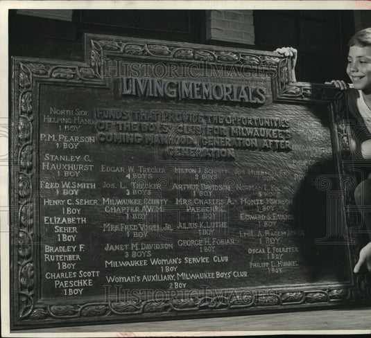 1950 Press Photo Michael Aken & Donald Kuster by Living Memorial Plaque - Historic Images