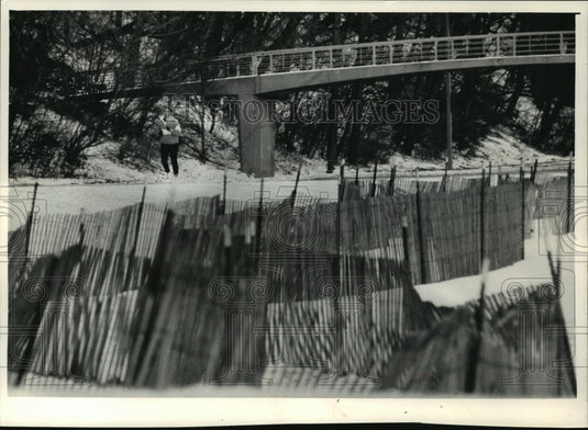1992 Press Photo A jogger at Bradford Beach - mja08413 - Historic Images