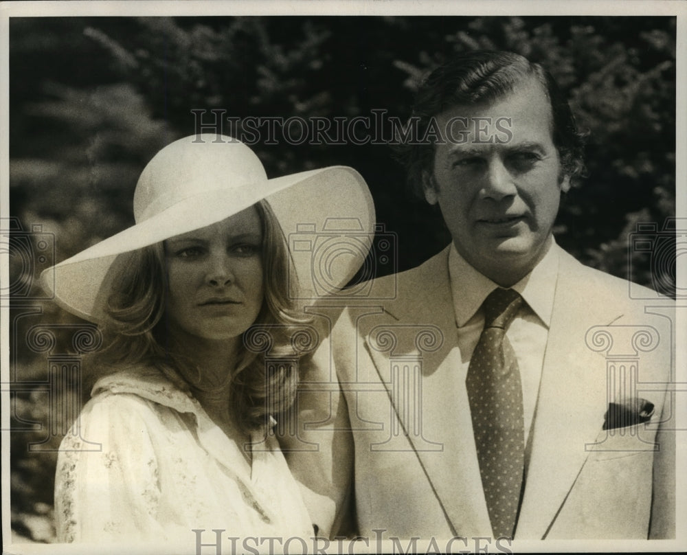 1975 Press Photo Elgar M. Bronfman and his bride at the Bronfman estate - Historic Images