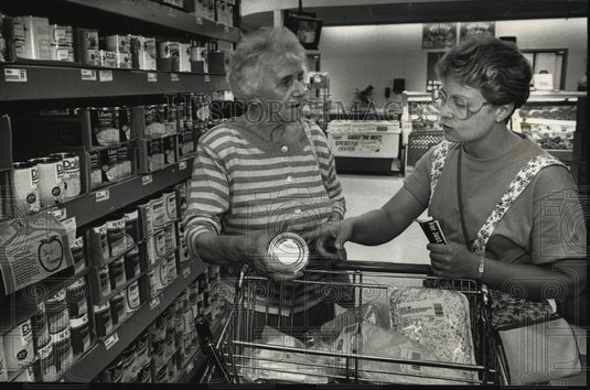 1991 Press Photo Marian Radecki & Charlene Sheim of Interfaith Program Elderly - Historic Images