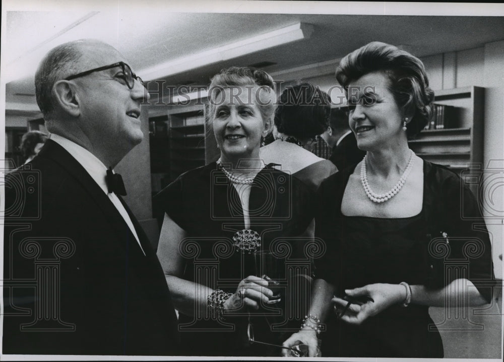 1963 Press Photo Maurice Berger with Mrs. John Pick and Mrs. Berger - mja08880 - Historic Images