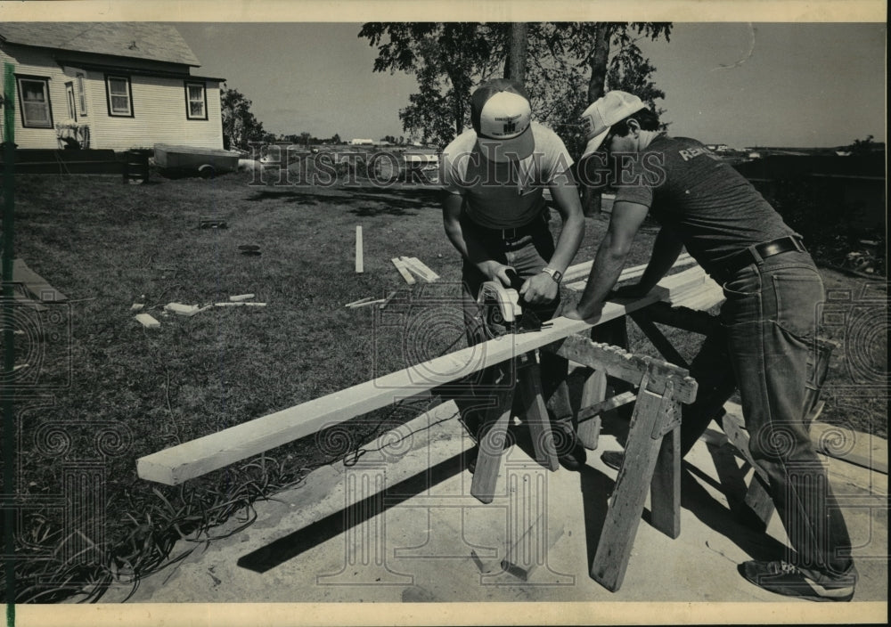 1984 Press Photo Karl and Mike Blawat worked on a new shed at Barneveld, Wis. - Historic Images