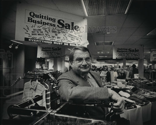 1988 Press Photo Robert Brill, owner of Brills clothing stores in Milwaukee - Historic Images