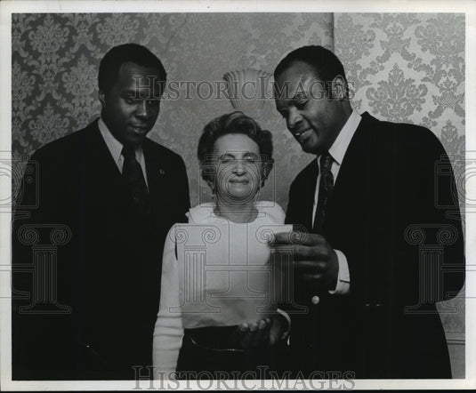 1973 Press Photo Milwaukee Urban League Jordan, Jr, Mrs Beatrice Brill & Maxwell-Historic Images