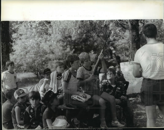 1985 Press Photo Gun safety, also an important part of the program - mja09058 - Historic Images