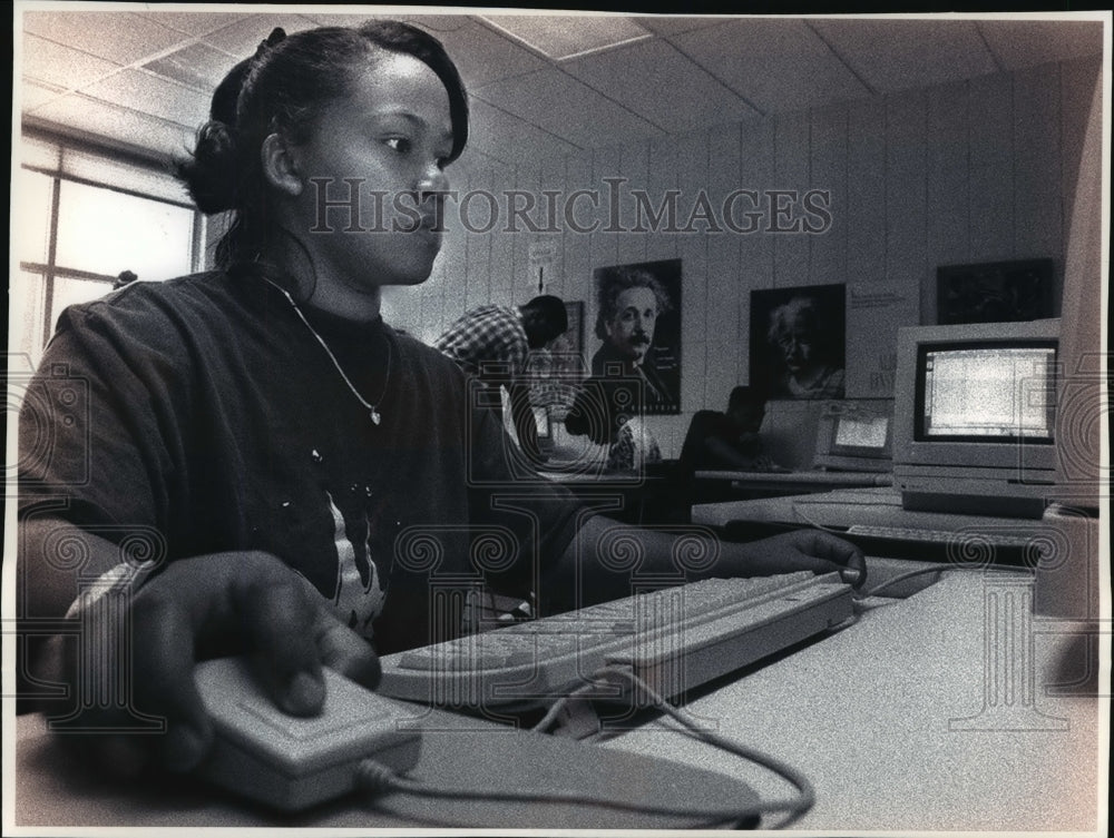 1994 Press Photo Milini Moffatt at Mary Ryan branch of the Boys and Girls Club-Historic Images
