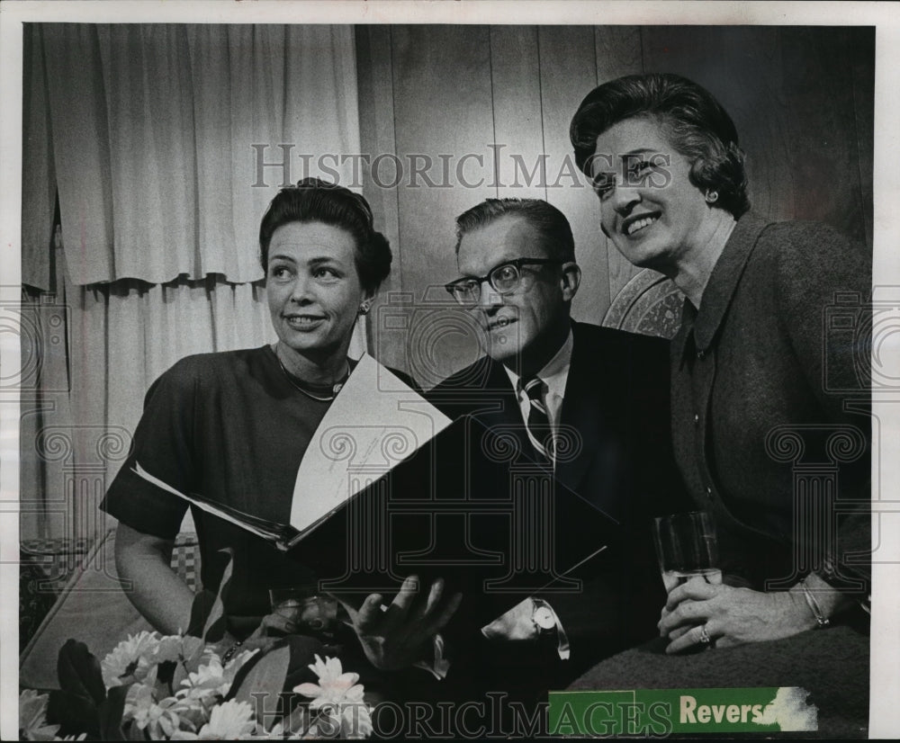 1984 Press Photo Mr. and Mrs. John P. Boynton and Mrs. Harry Maxwell - mja09112-Historic Images