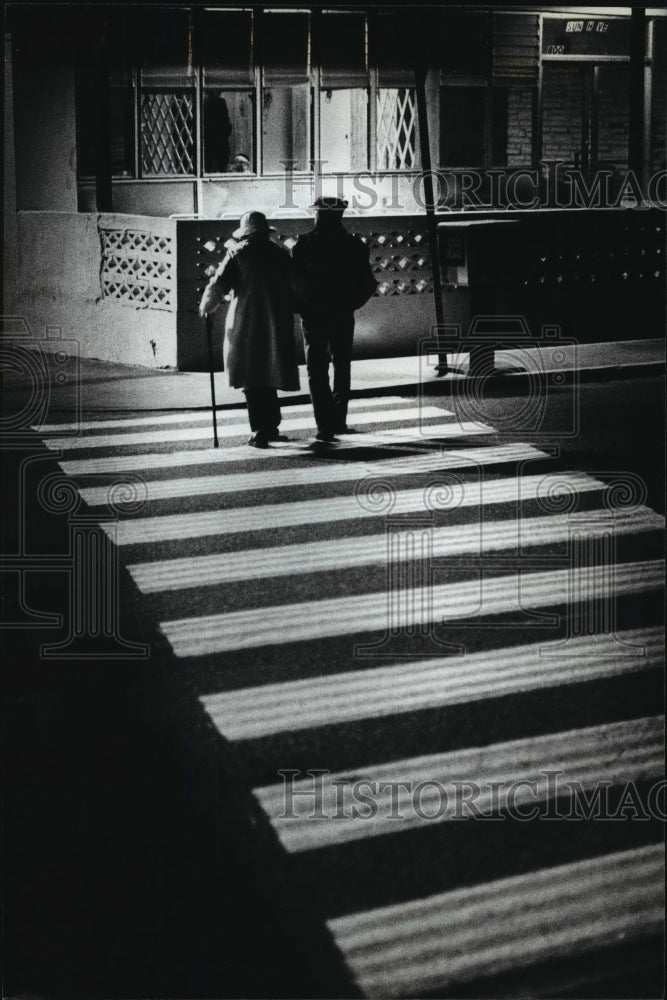 1984 Press Photo Families must understand the changed lives of elderly parents-Historic Images