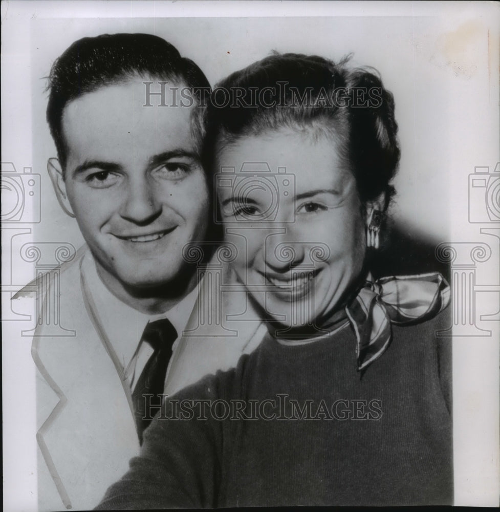 1955 Press Photo Former tennis champion Maureen Connolly & fiance Norman Brinker - Historic Images