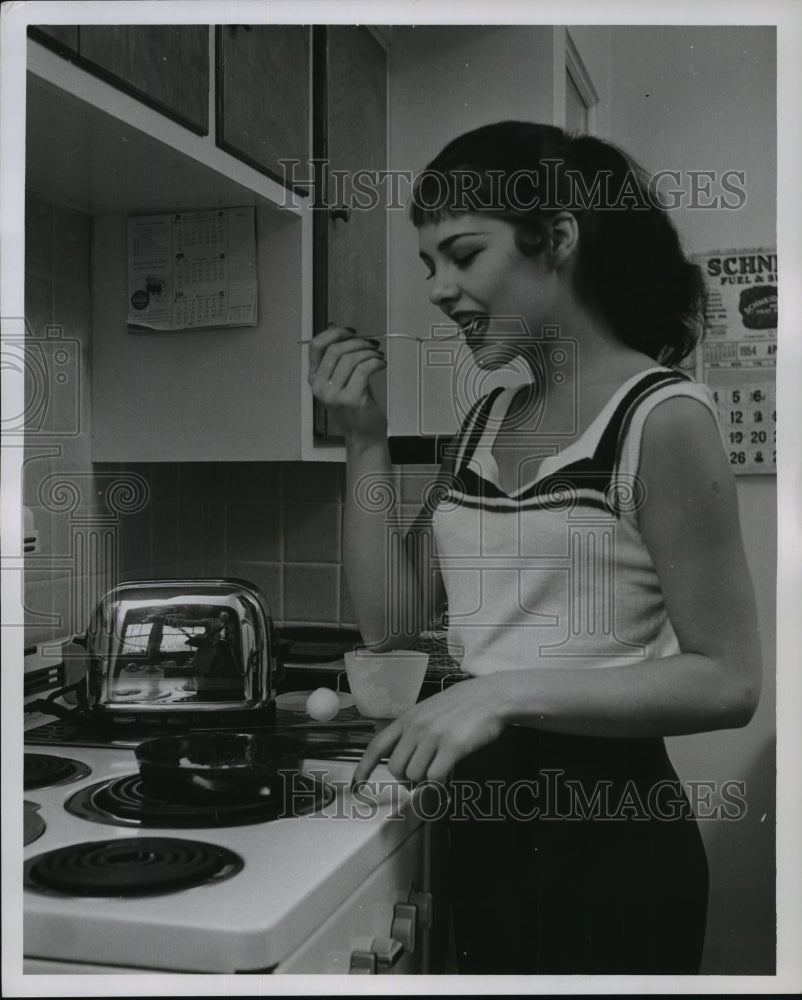 1954 Audrey Conti - Historic Images