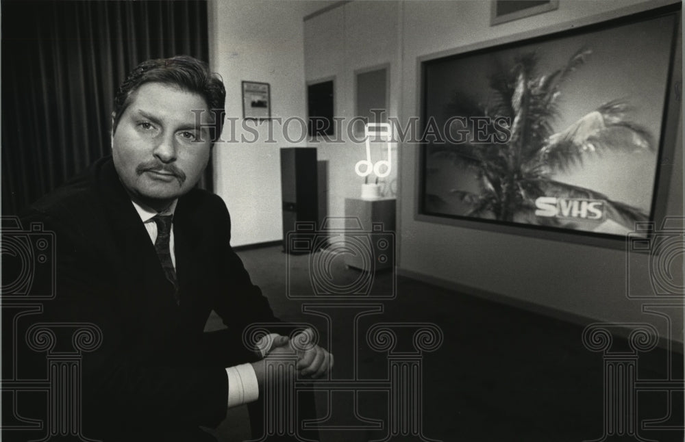 1992 Press Photo James Bark, sales manager at HiTech Homes - mja09766-Historic Images