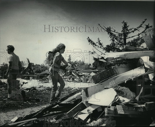 1964 Press Photo Julie Belotti carried her daughter, Rachel in Barneveld, Wis-Historic Images
