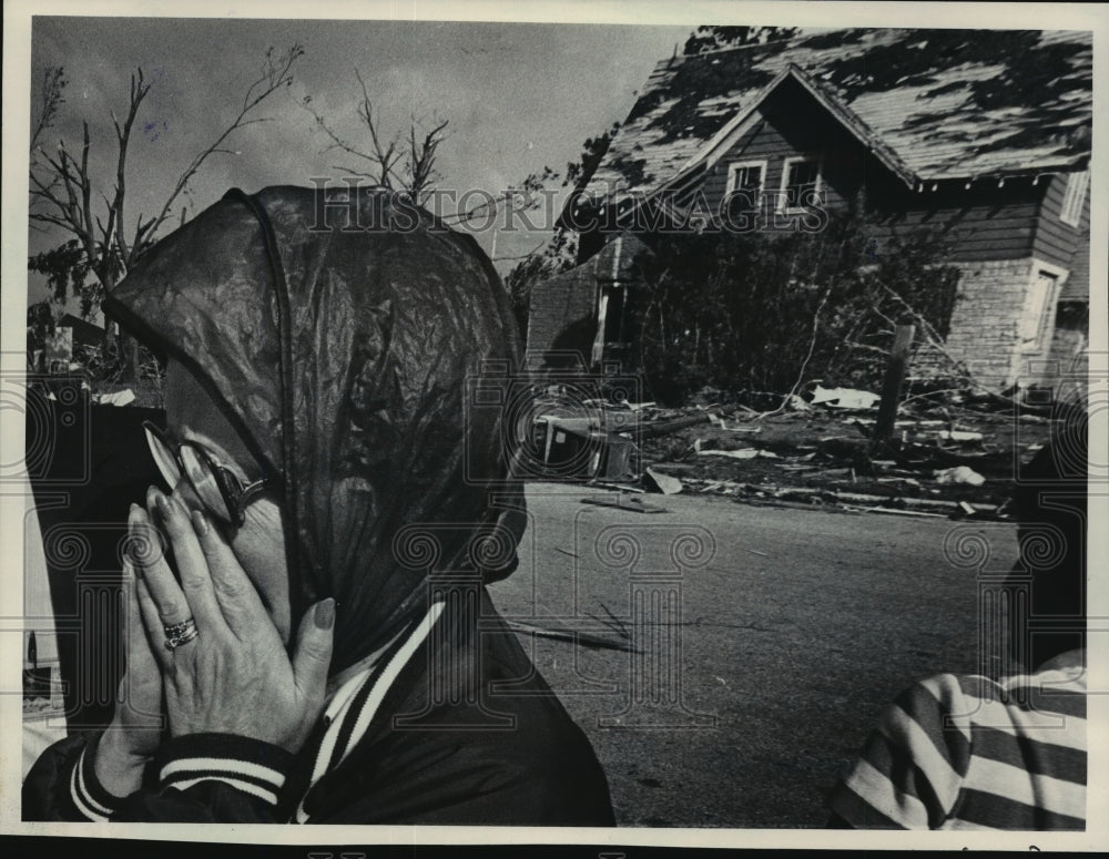 1984 Press Photo Barneyeld postmistress Marie Dimpfl surveyed the tornado damage-Historic Images