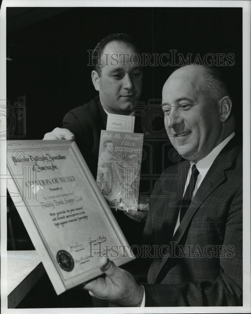 1962 Press Photo Buddy Beekitation, citation for Muscular Dystrophy campaign - Historic Images