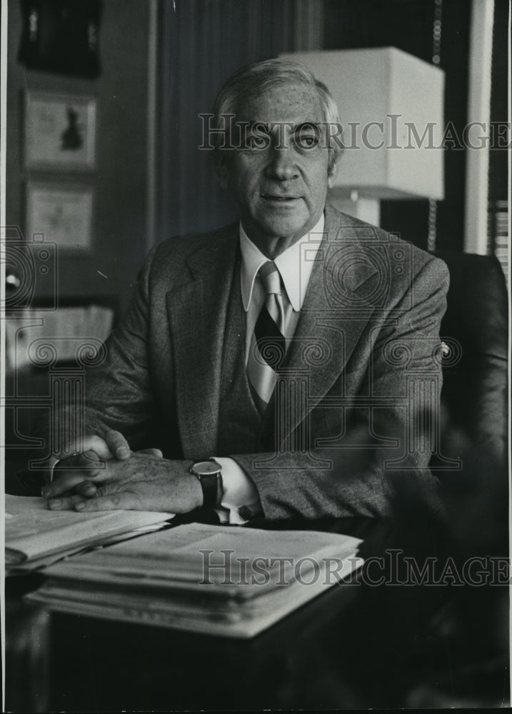 1976 Press Photo Ben Barkin, Public relations executive, at his desk - mja10057 - Historic Images