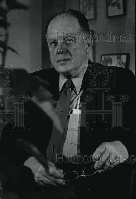 1977 Press Photo John E. Voight, Whitnall Park director - mja10208 - Historic Images