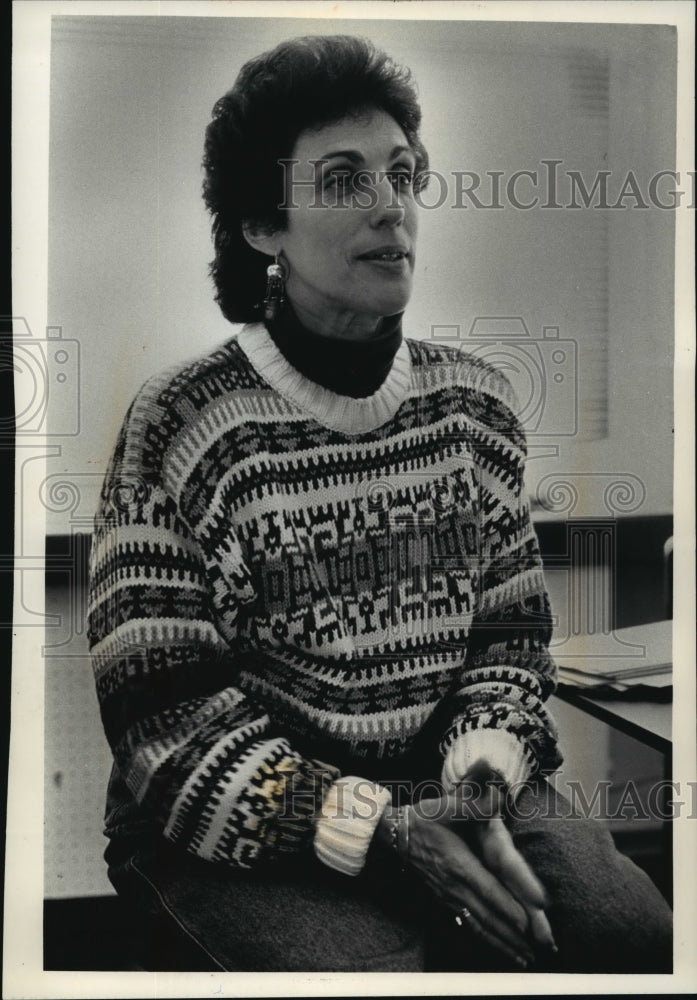 1992 Press Photo Ellen Bravo on front line in sexual harassment about GL Gracz-Historic Images