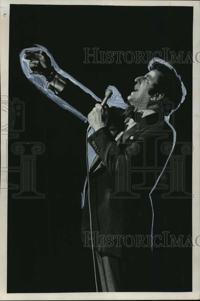 1974 Press Photo Tony Bennett at the Performing Arts Center - mja10536-Historic Images