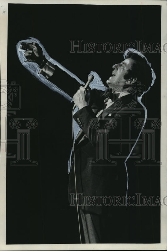1974 Press Photo Tony Bennett at the Performing Arts Center - mja10536-Historic Images