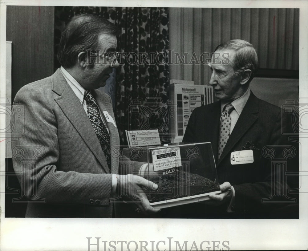 1972 Ald. WH Drew &amp; Richard Vogt held box containing &quot;Sold&quot; sign - Historic Images