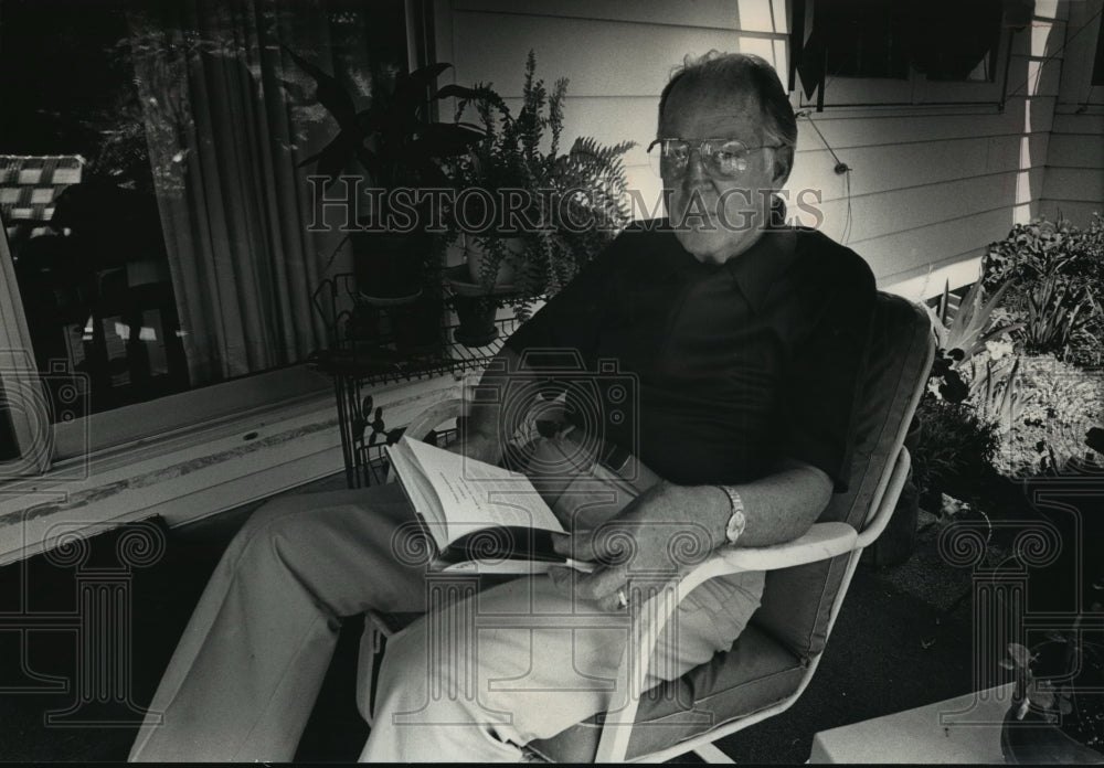 1989 Press Photo John Voight, former chief at Boerner Botanical Garden-Historic Images