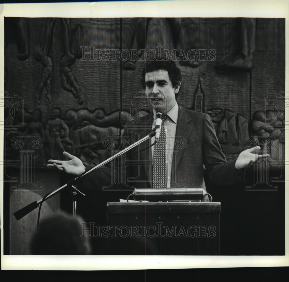 1983 Press Photo Laszlo Birinyl Jr., VP of Salomon Brothers Inc. of NYC - Historic Images