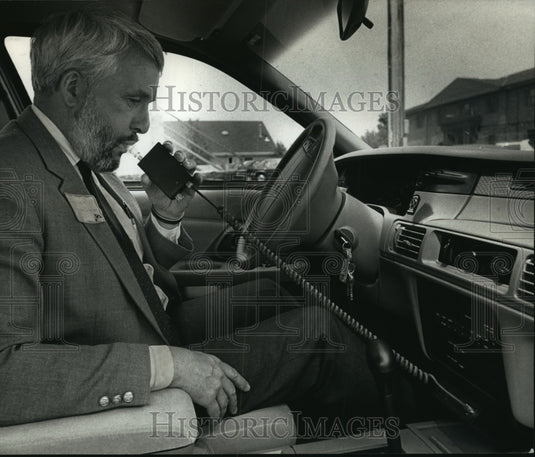 1992 Press Photo Tom Walkblows into the mouthpiece of a breath analyzer - Historic Images