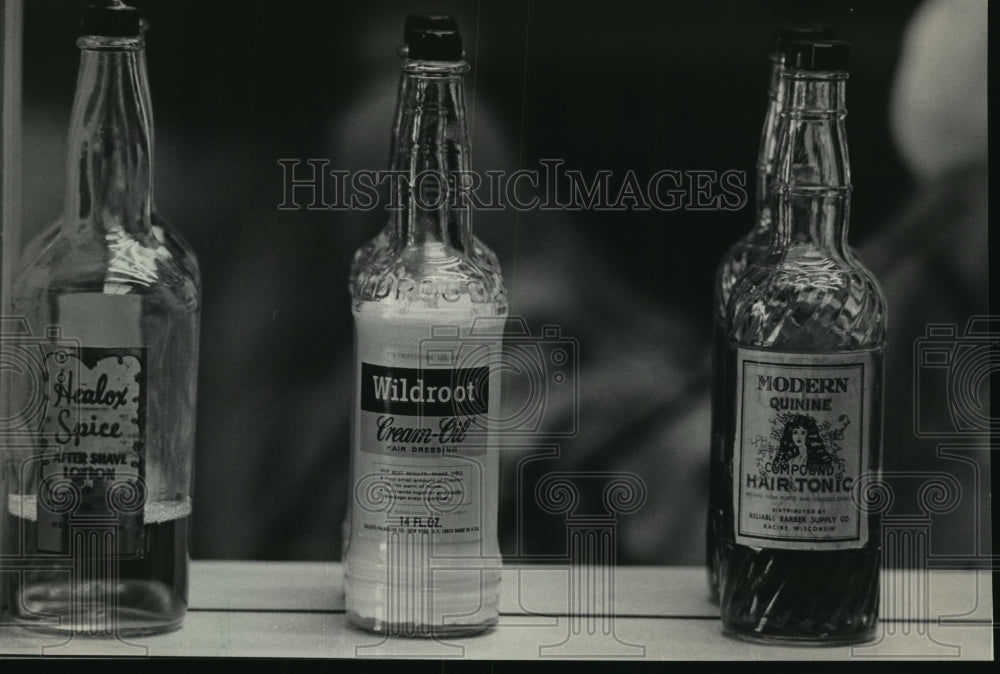 1985 Press Photo Hair tonic and hair dressing - mja10819-Historic Images