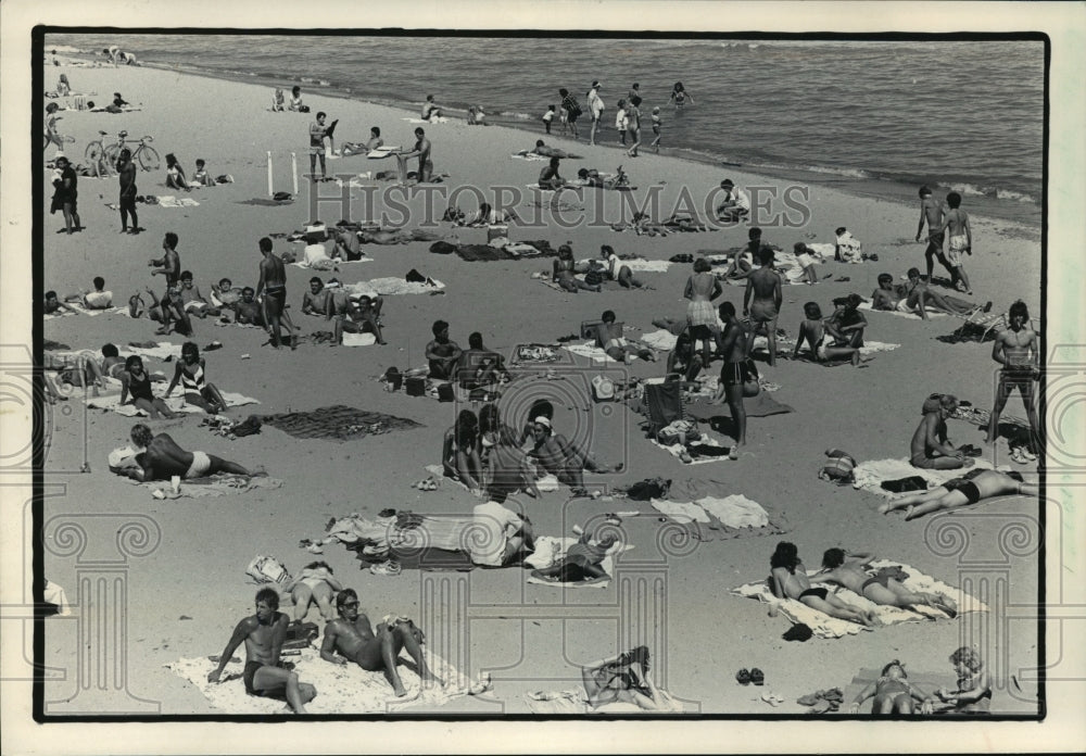 1985 Press Photo Sun bathers at Bradford Beach - mja10913 - Historic Images