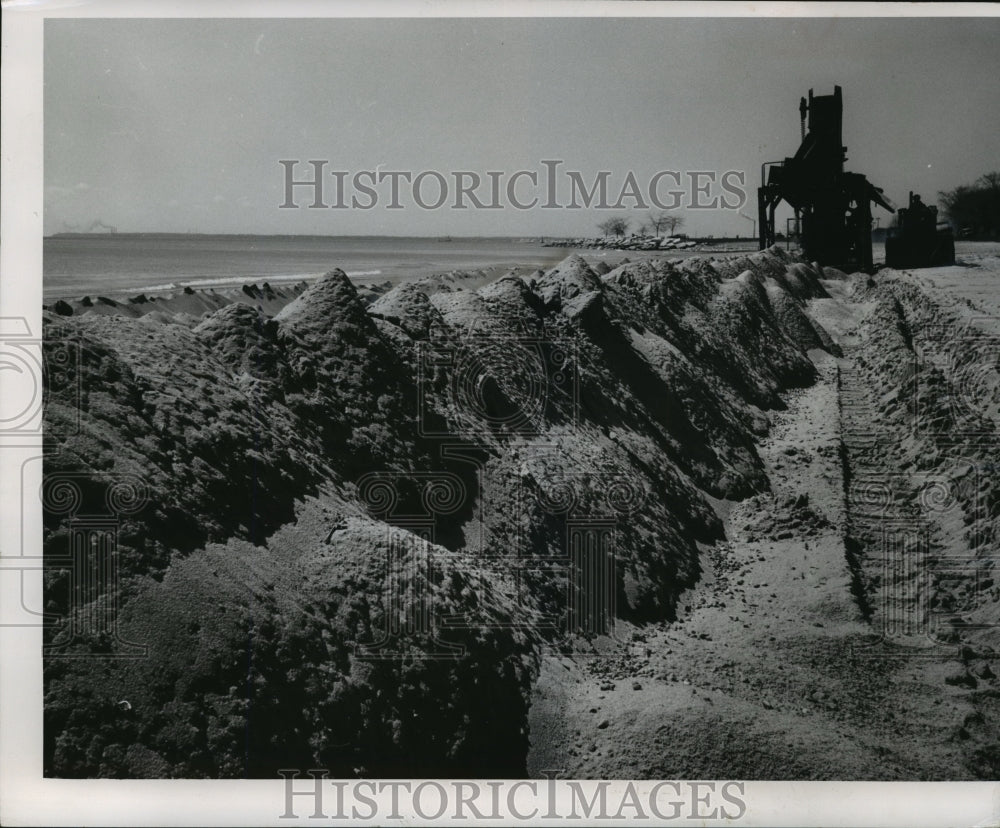 1958 Press Photo This machine last week was sitting from Bradford beach-Historic Images